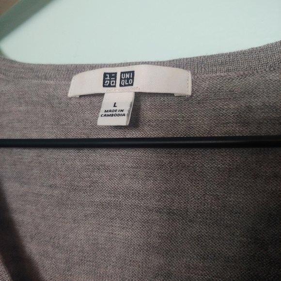 Uniqlo 100% Wool Gray V-Neck Women's Sweater Size Large - Picture 4 of 5